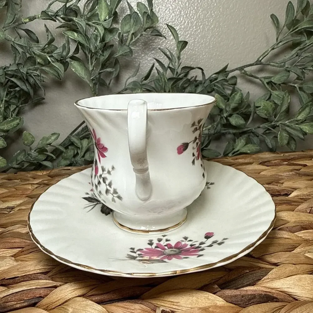ROYAL Dover Tea Cup & Saucer Floral Pink Daisy Bone China Gold Trim England Vtg